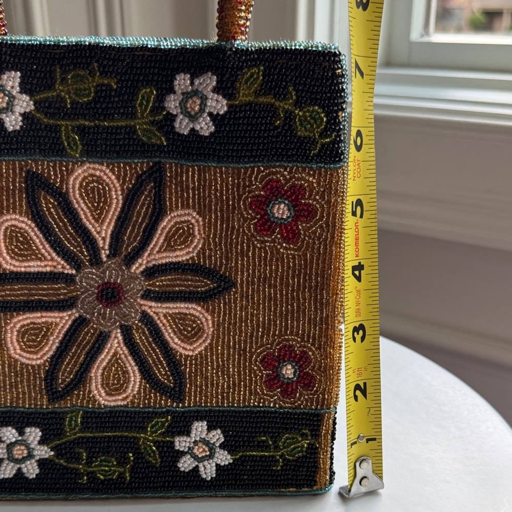 Beautiful beaded Floral Handbag - Picture 10 of 12